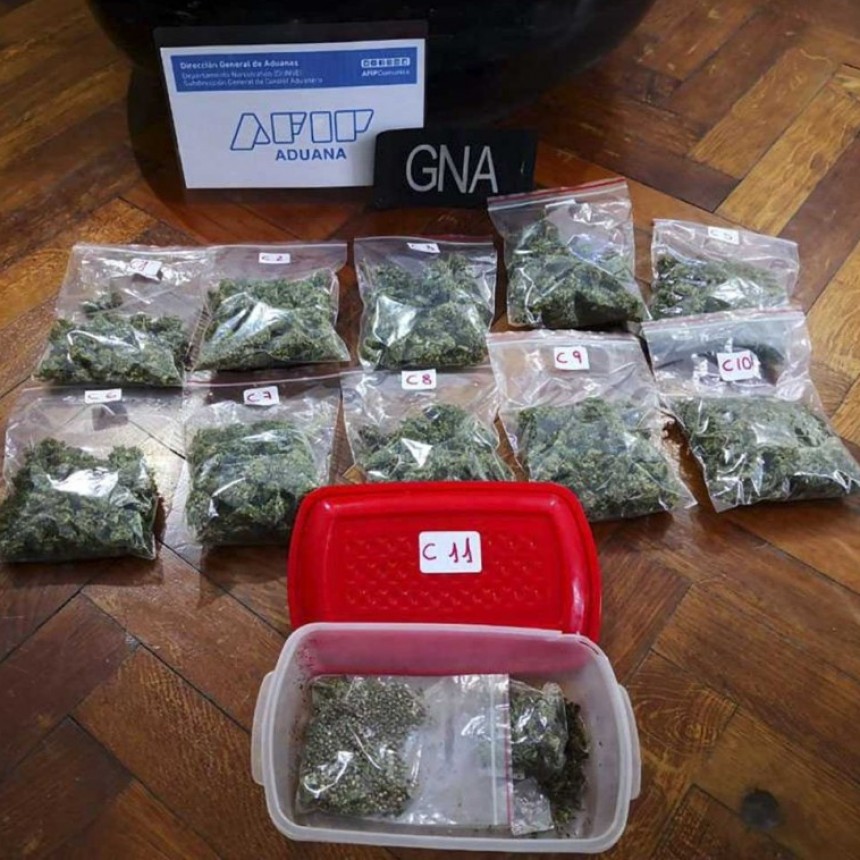 Detuvieron a dos personas que recibían LSD a través de encomiendas de Brasil