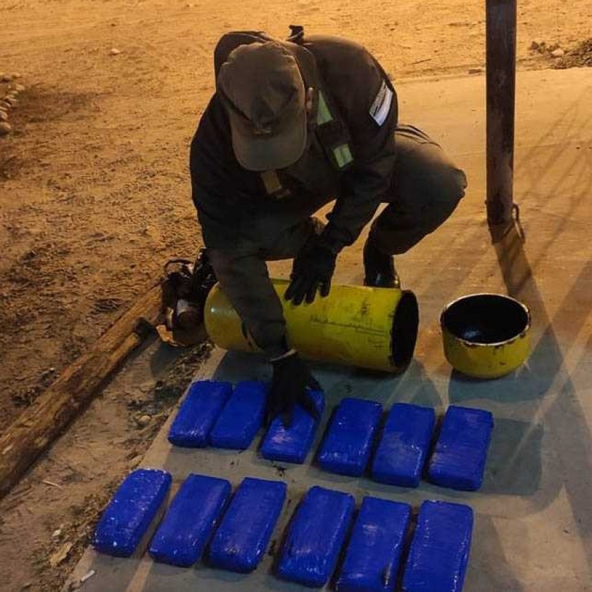 En dos procedimientos, Gendarmería incautó más de 15 kilos de cocaína