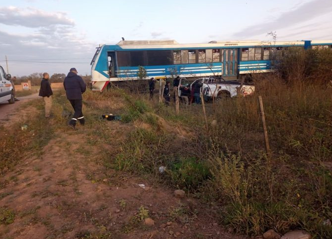 Dos personas murieron tras ser embestidos por el tren en Las Breñas