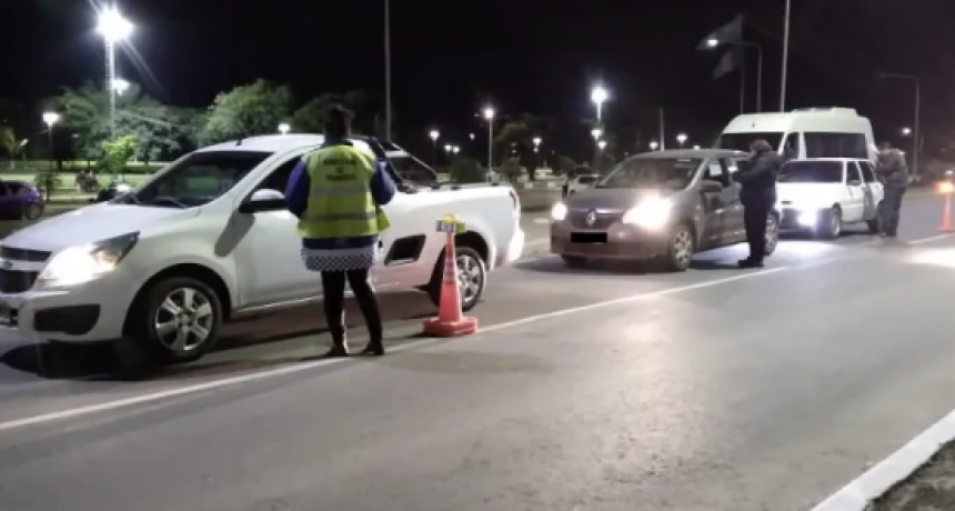 Secuestraron 45 motos y 18 autos en controles de alcoholemia, cascos y caños de escape este finde