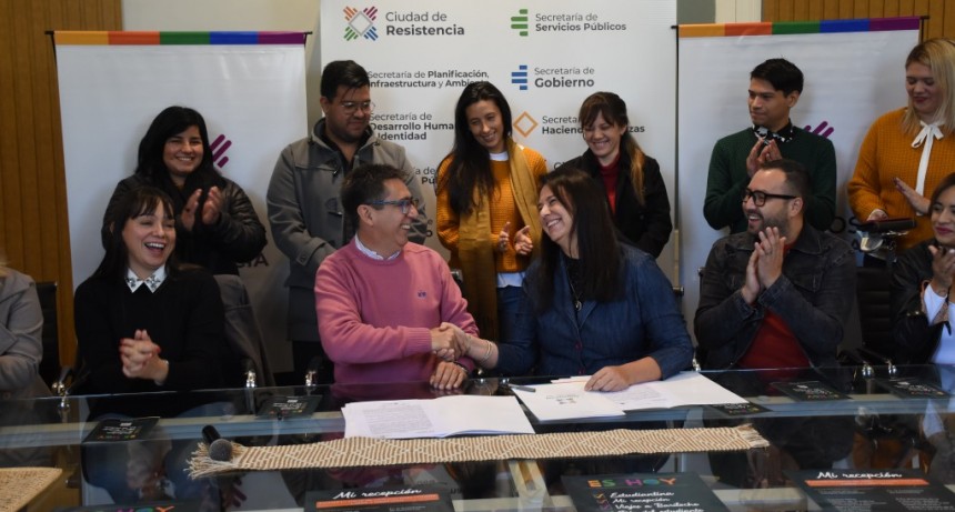 Gustavo Martínez firmó un convenio con la ATACCH para trabajar con los y las adolescentes en la vuelta de los festejos por el día del estudiante