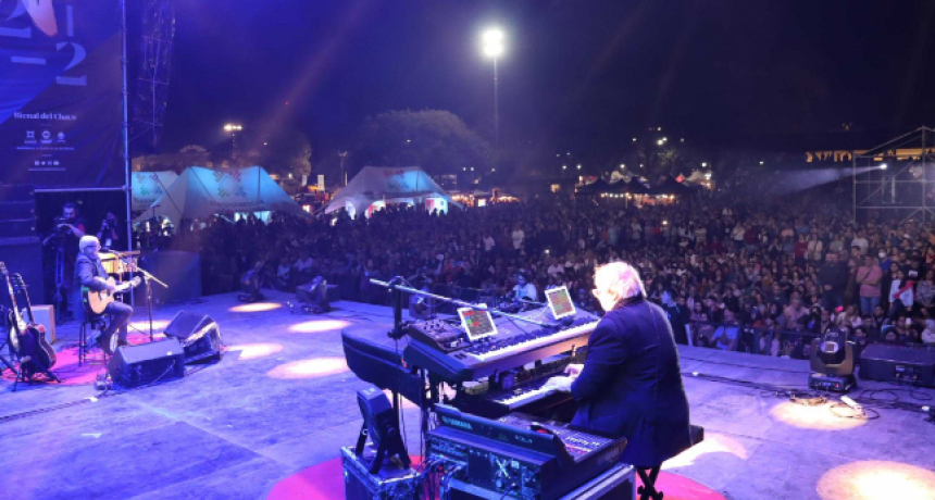 Baglietto, Vitale y Stratus festejaron el Día del Amigo en el escenario principal de la Bienal