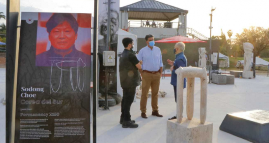 Jorge Capitanich recorrió la Bienal: “Es un ejemplo para la Argentina y el mundo”, dijo