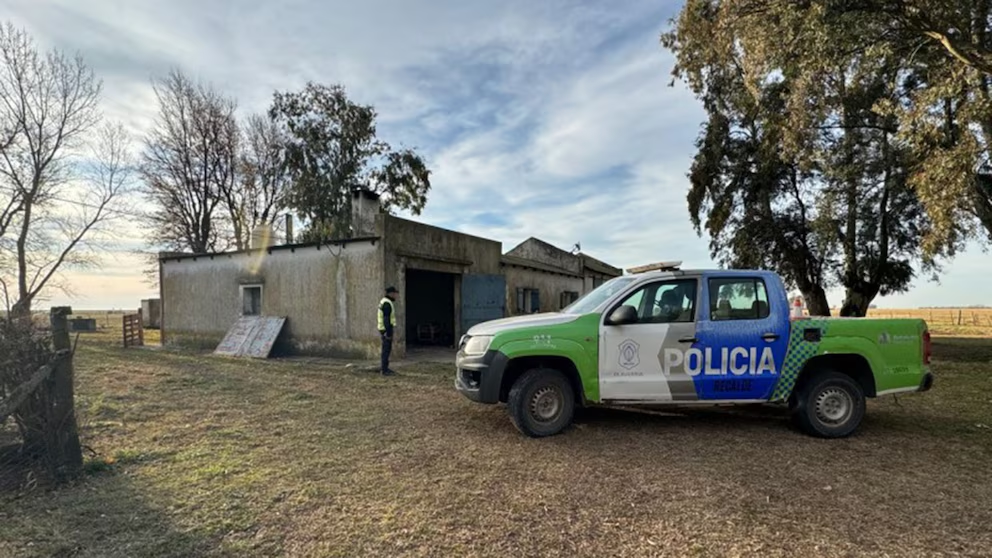 Hallaron a una familia muerta en una casa rural en Olavarría: creen que el padre mató a la esposa y a su hija y se suicidó