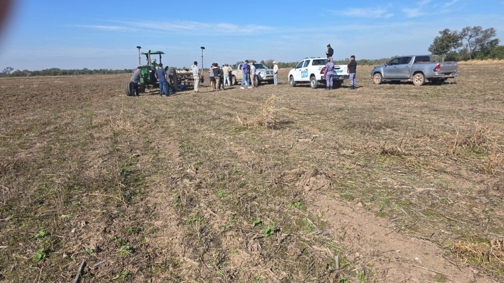 Accidente fatal en la Colonia Bajo Hondo: mató a su mujer al aplastarla con el tractor