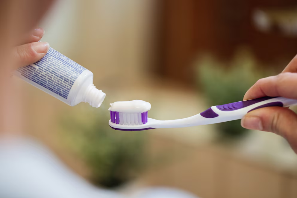 La ANMAT prohibió la comercialización de una pasta dental tras reportar efectos adversos