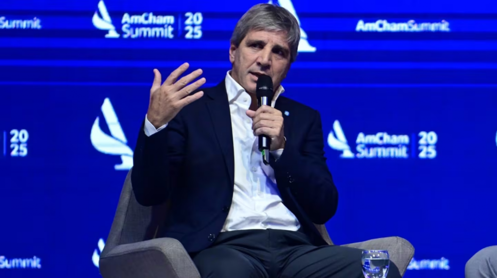 En alerta por la falta de dólares, el Gobierno postergará al menos hasta 2026 la salida del cepo para empresas