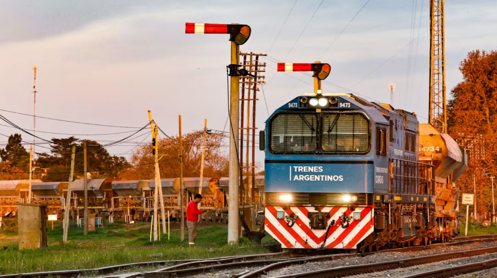 El Gobierno dio inicio al proceso para privatizar el Belgrano Cargas: rematará locomotoras y vagones