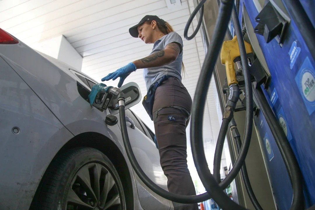 Impacto en los surtidores: el Gobierno actualizó parcialmente los impuestos a los combustibles
