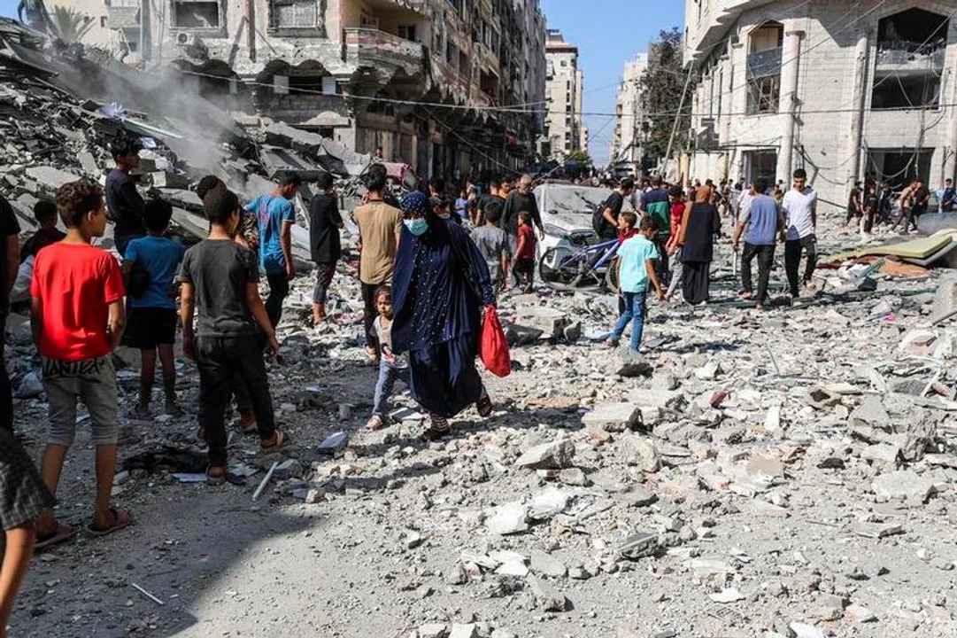 Ataques israelíes dejan al menos 80 palestinos muertos en Gaza