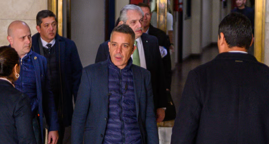 Alberto Fernández llegó a Comodoro Py para ser indagado en la causa de los seguros