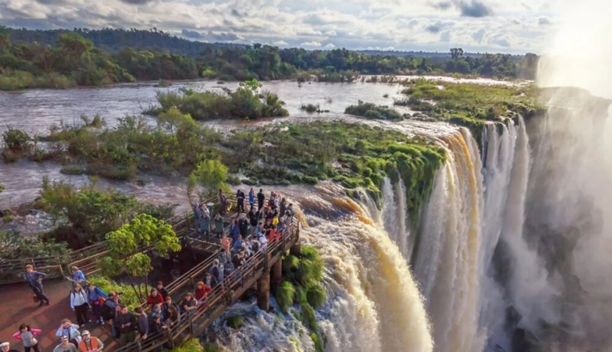 El Gobierno analiza un IVA diferencial para el turismo