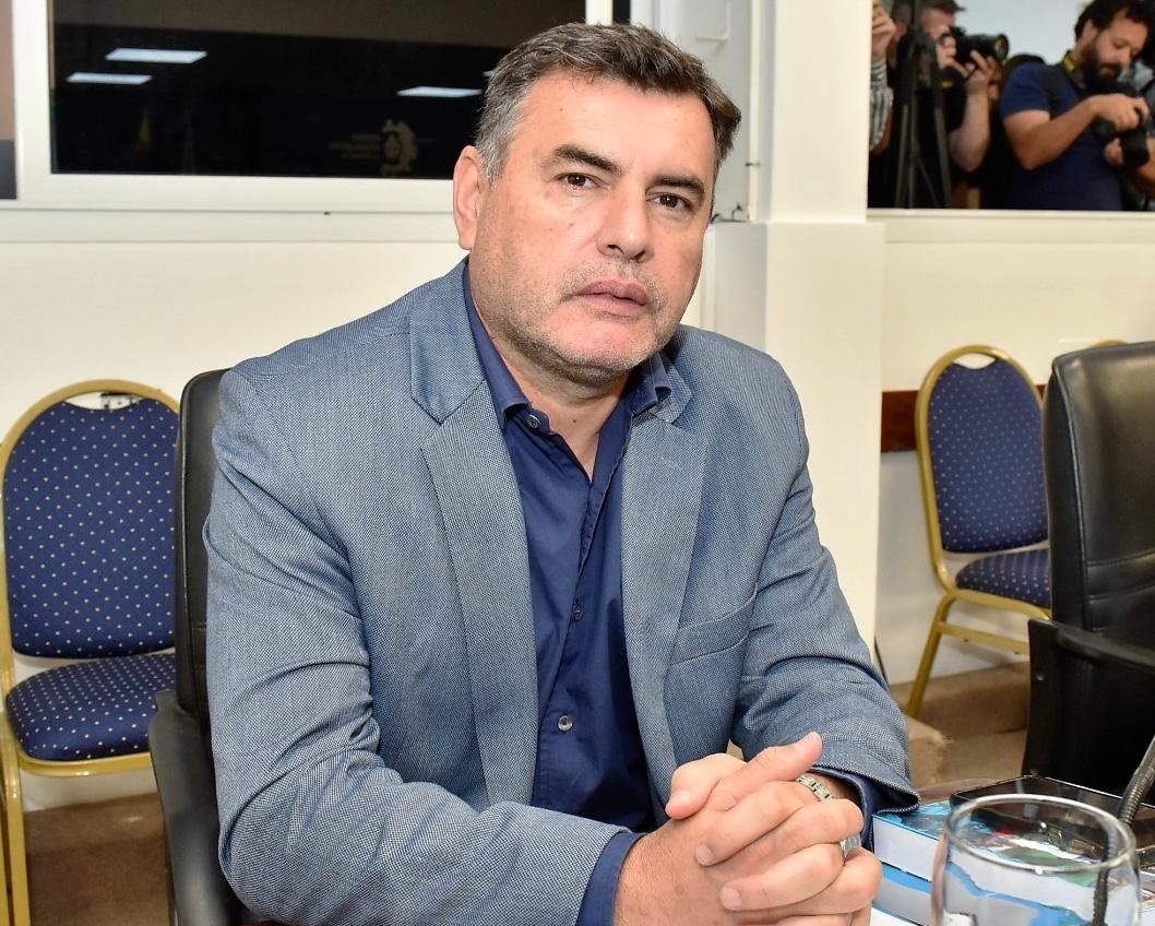 Aradas cruzó a Romero por las críticas a la gestión municipal