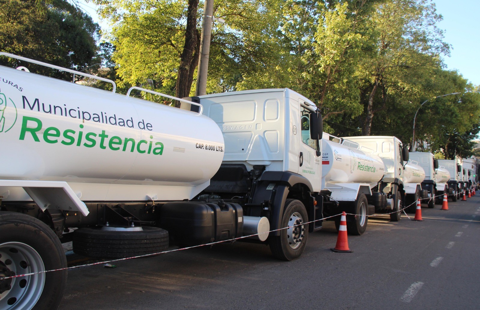 El Municipio capitalino adquirió camiones regadores y tractores desmalezadores