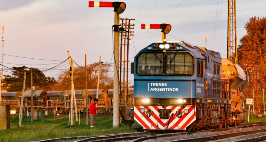 El Gobierno dio inicio al proceso para privatizar el Belgrano Cargas: rematará locomotoras y vagones