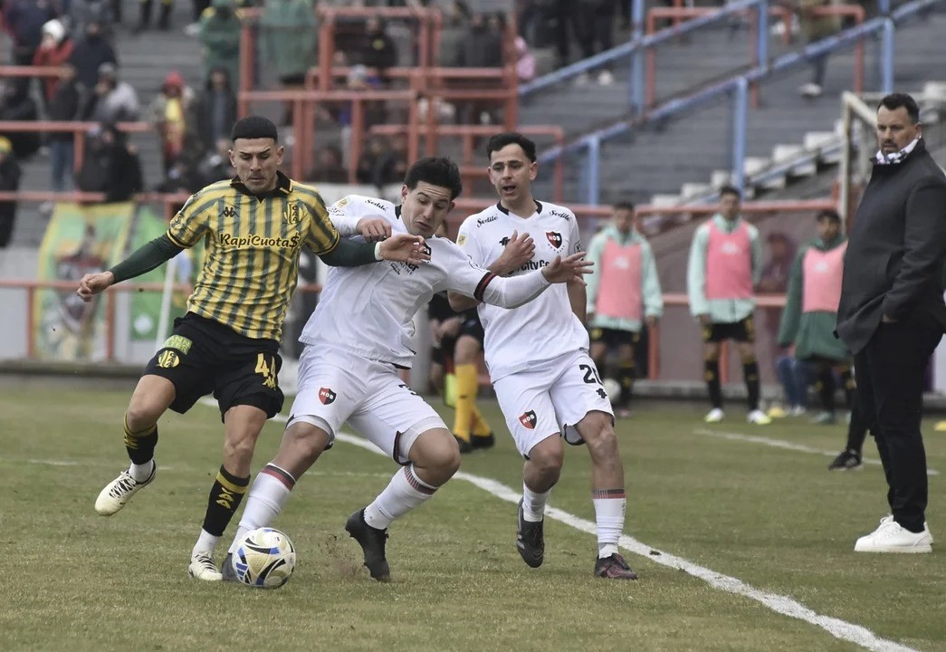 Aldosivi y Newell´s no se sacaron ventajas en un pobre partido en Mar del Plata