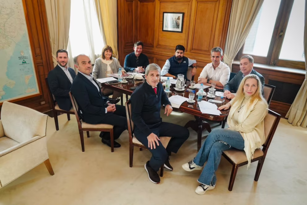 El Gobierno re&uacute;ne a la mesa pol&iacute;tica para ordenar las reformas que quiere Milei y conf&iacute;a en suspender las PASO