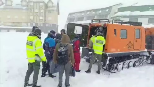 Mendoza: evacuaron a m&aacute;s de 30 personas en la zona de la cordillera por un fuerte temporal de nieve