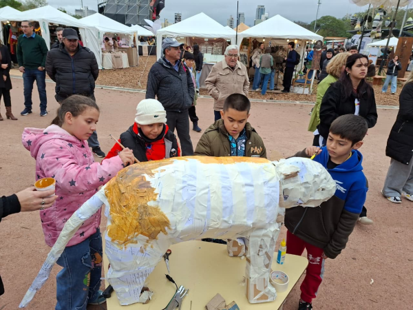 Miles de familias y estudiantes participan de las propuestas educativas en la Bienal 2026