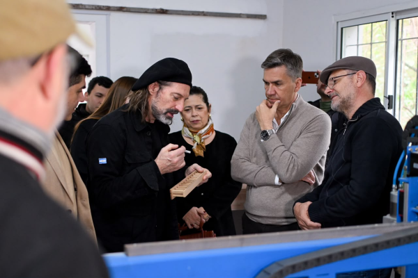 Chaco consolida un proyecto cultural &uacute;nico con la primera f&aacute;brica - escuela de acordeones