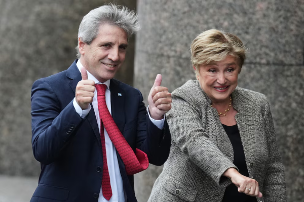 Viaje al centro de Vaca Muerta: Georgieva visitar&aacute; un pozo clave con Caputo y se reunir&aacute; con el presidente de YPF