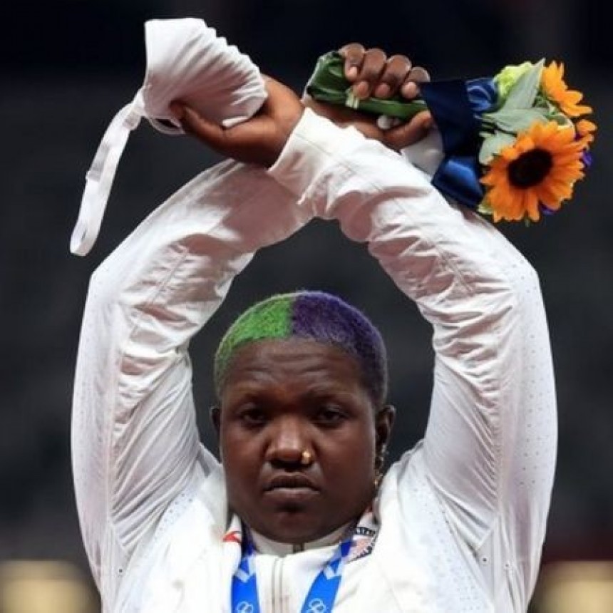 Olímpicos de Tokio: qué significa la protesta de la atleta estadounidense