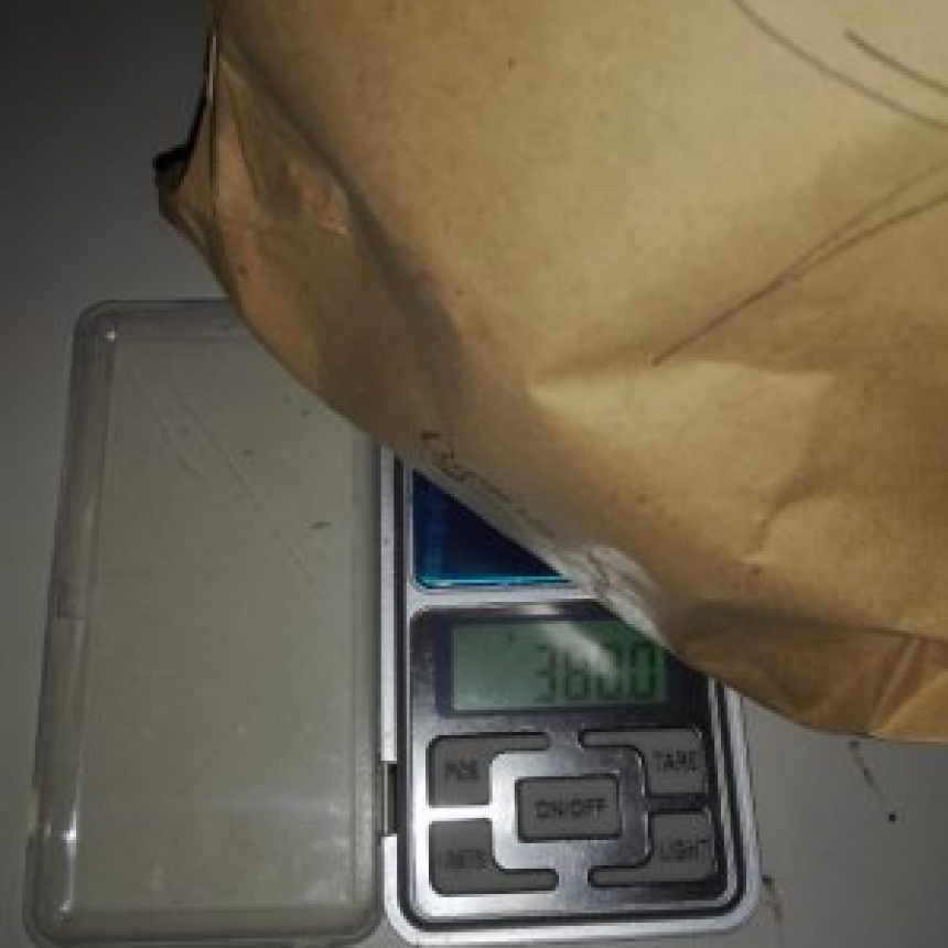 Circulaba con droga y un cuchillo: terminó detenido