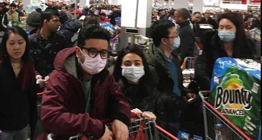 Por la variante Delta, crecen el retorno al barbijo y las órdenes de vacunación en EEUU