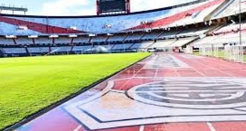 Carla Vizzotti reveló cuándo evaluarán el regreso del público en el fútbol argentino