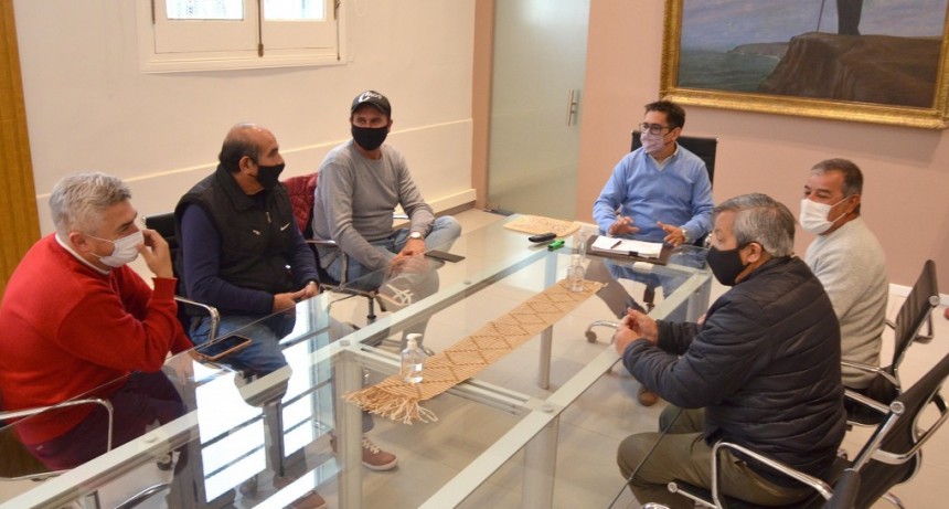 Gustavo Martínez se reunió con los veteranos de fútbol para organizar un torneo regional