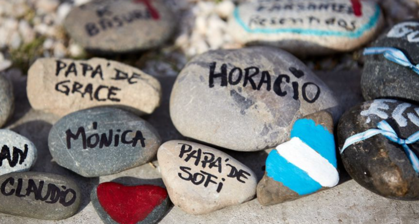 Se construirá un espacio para la memoria con las piedras de la marcha por los muertos del Covid