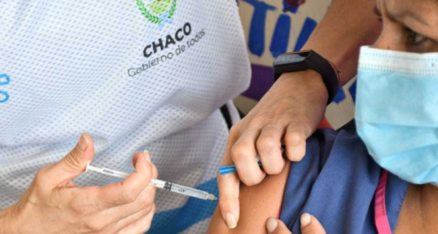 Con nuevos grupos convocados, continúa la vacunación este martes