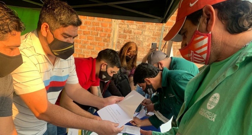 Resistencia: avanza con la entrega de libretas sanitarias a sus trabajadores