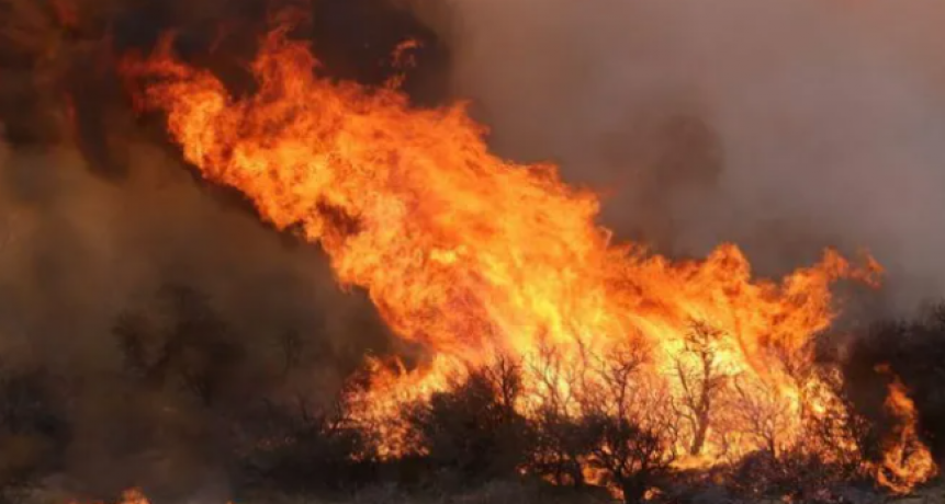 Incendios en Córdoba: Se quemaron 40 cabañas y hay 80 evacuados
