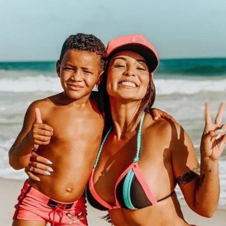 Encontró a un nene viviendo en un basurero y ahora es su hijo