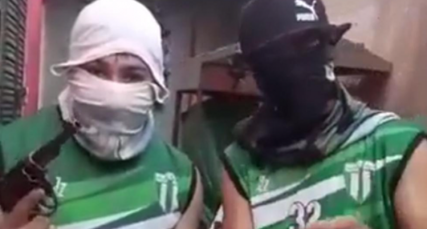 Dos barrabravas de un club cordobés amenazando: 