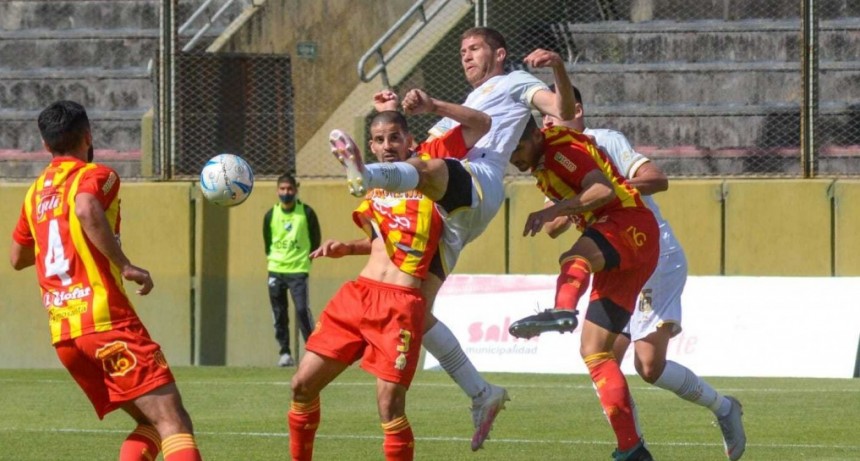 Sarmiento fue goleado en Salta y buscará recuperar la sonrisa el domingo en el clásico