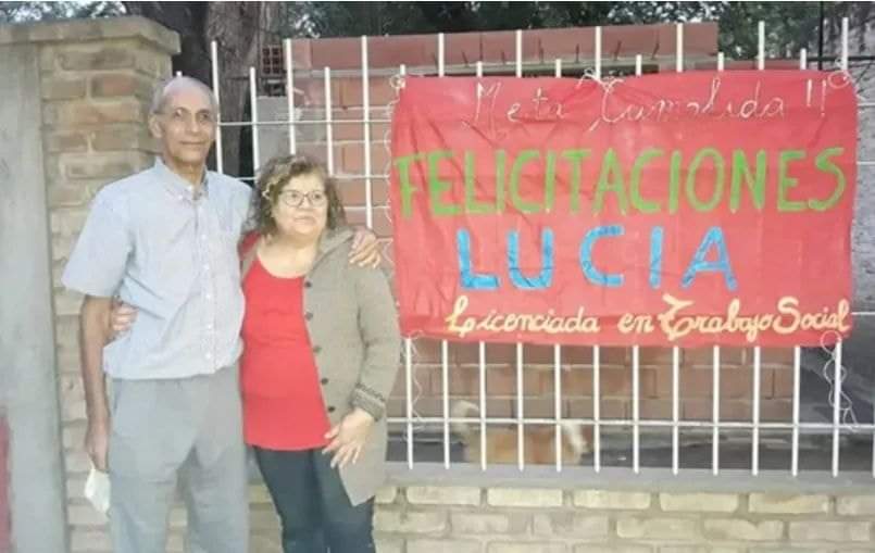 Con 64 años se recibió de trabajadora social