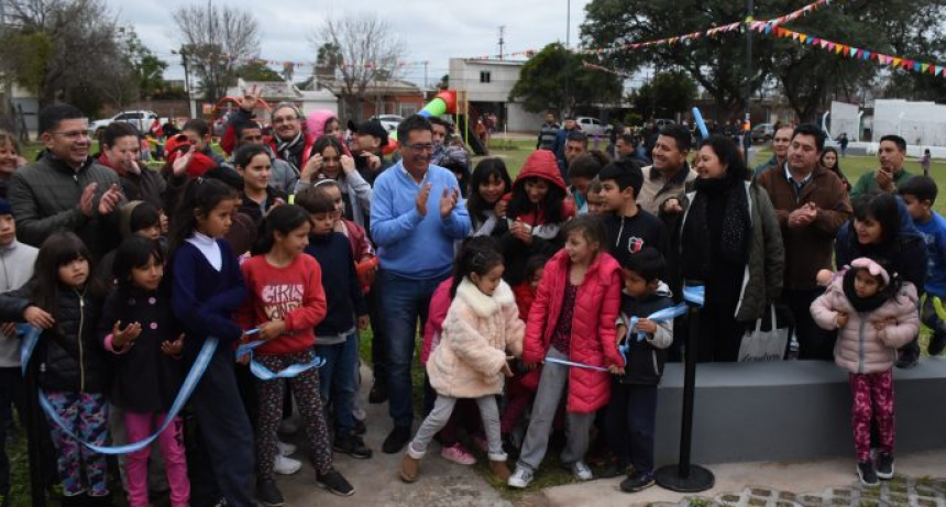 Gustavo Martínez habilitó una plazoleta en Los Teros: “El inicio de un plan de obras para mejorar la infraestructura en los barrios”