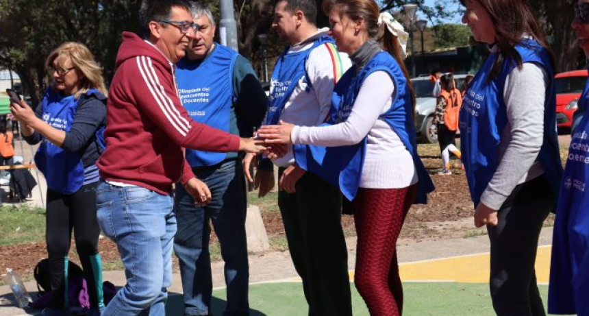 Olimpiadas docentes en el Parque 2 de Febrero: Gustavo Martínez destacó que “la docencia tiene un rol fundamental”