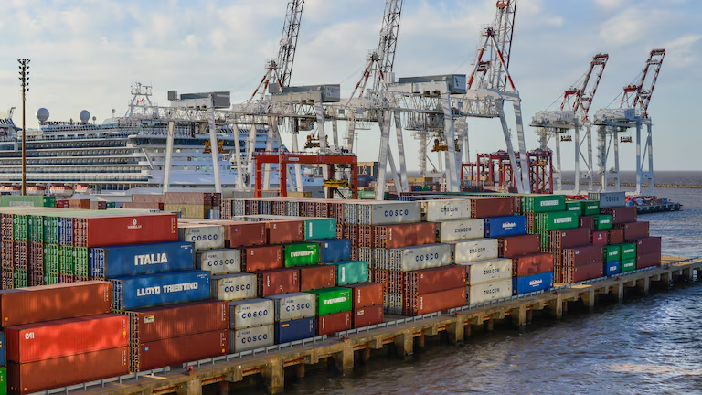 Prefectura Naval intim&oacute; a m&aacute;s de 500 trabajadores a levantar el paro que fren&oacute; la actividad en los puertos: hay 140 barcos detenidos