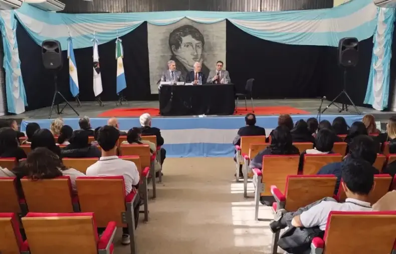Estudiantes de Resistencia conocieron el legado de Belgrano en un conversatorio