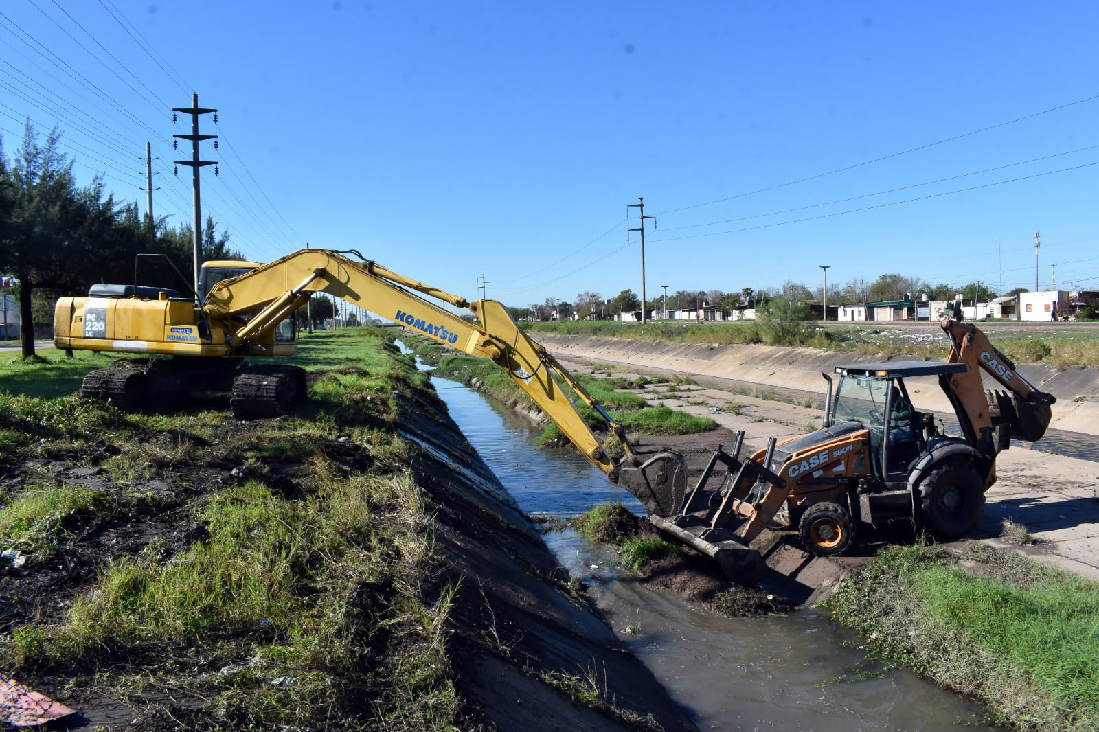 EL GOBIERNO PROVINCIAL AVANZA CON LA LIMPIEZA INTEGRAL DEL CANAL DE SOBERAN&Iacute;A PARA PREVENIR ANTE EL FEN&Oacute;MENO EL NI&Ntilde;O