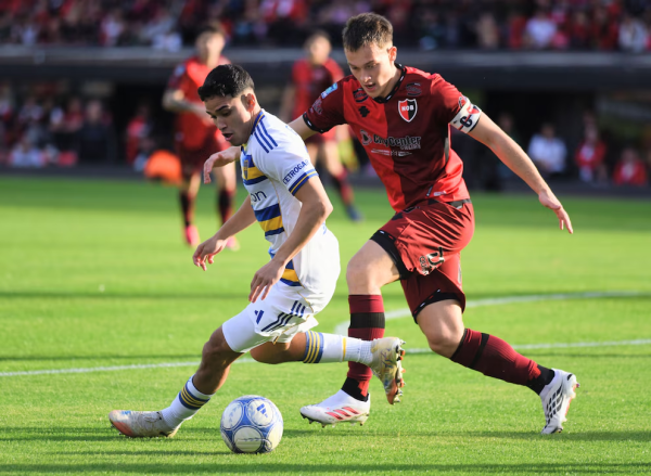 La lupa sobre la pol&eacute;mica del empate entre Newell&rsquo;s y Boca: la mano de Lautaro Di Lollo que encendi&oacute; las protestas