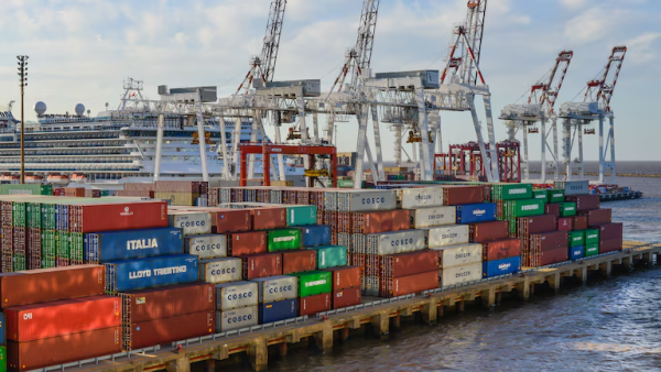 Prefectura Naval intim&oacute; a m&aacute;s de 500 trabajadores a levantar el paro que fren&oacute; la actividad en los puertos: hay 140 barcos detenidos