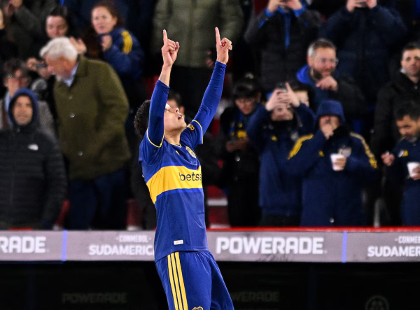 Gran partido del juvenil Flores en el triunfo de Boca ante Recoleta