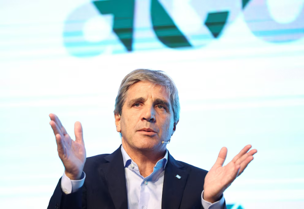El Gobierno flexibiliz&oacute; el cr&eacute;dito en d&oacute;lares para empresas: &ldquo;Los bancos podr&aacute;n prestar hasta el 15% de sus dep&oacute;sitos&rdquo;