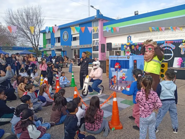 La Polic&iacute;a Caminera realiz&oacute; actividades de educaci&oacute;n vial en el festejo por el D&iacute;a del Ni&ntilde;o