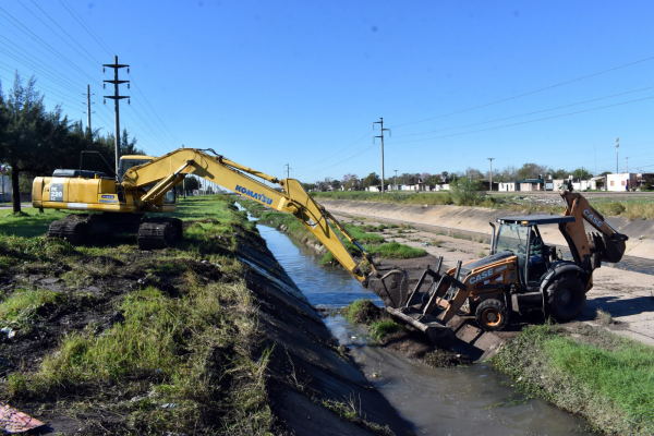 EL GOBIERNO PROVINCIAL AVANZA CON LA LIMPIEZA INTEGRAL DEL CANAL DE SOBERAN&Iacute;A PARA PREVENIR ANTE EL FEN&Oacute;MENO EL NI&Ntilde;O