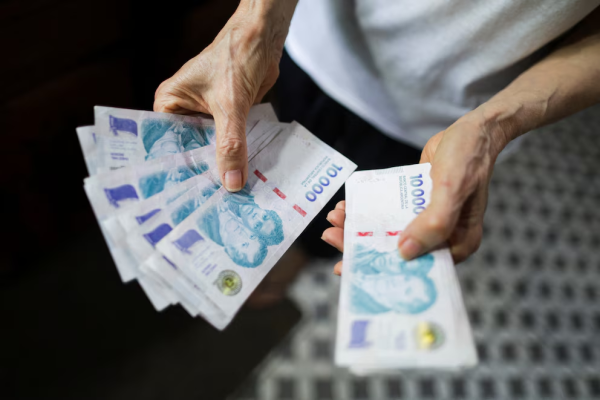 El Gobierno impulsa un salario m&iacute;nimo garantizado de m&aacute;s de $1 mill&oacute;n en las negociaciones paritarias